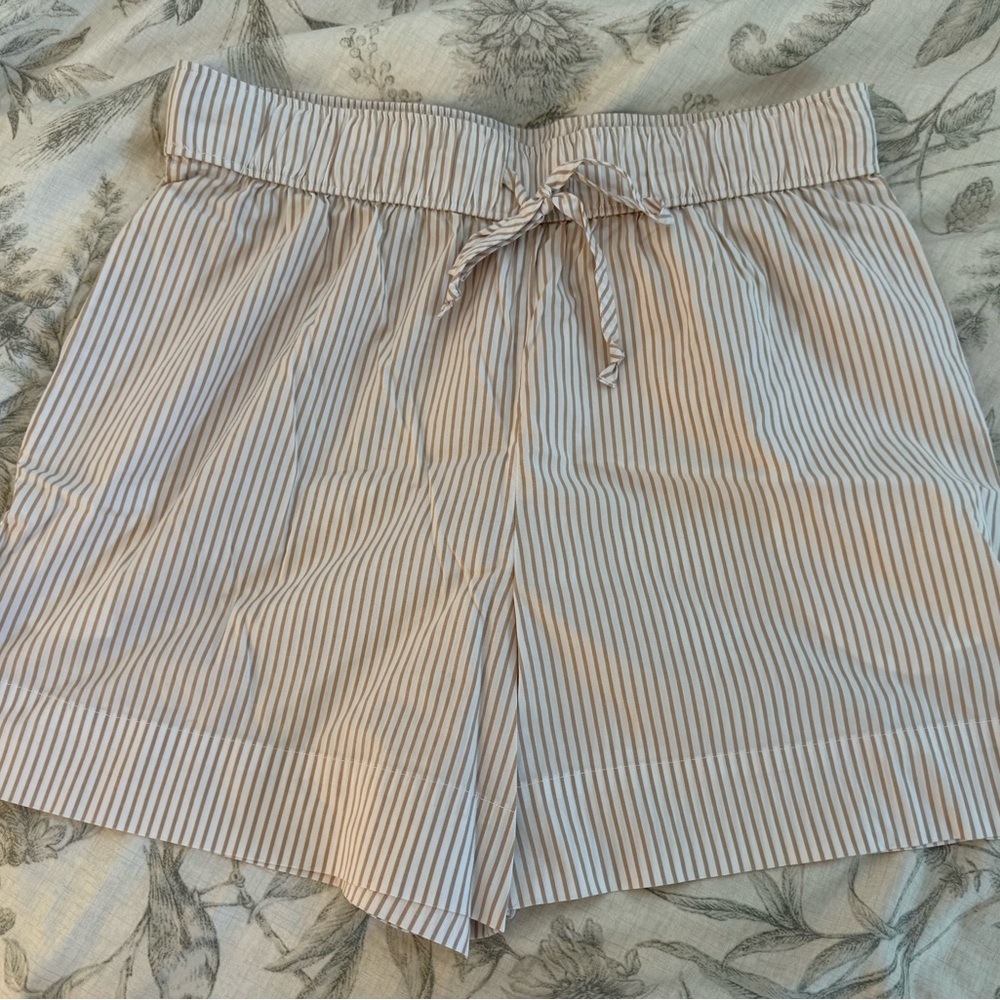 Vineyard Vines Tan White Striped Women's Pull On Shorts Medium NWOT